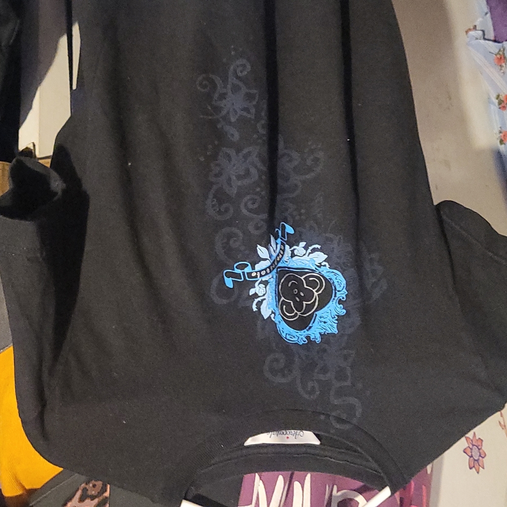 Gently used black to shirt